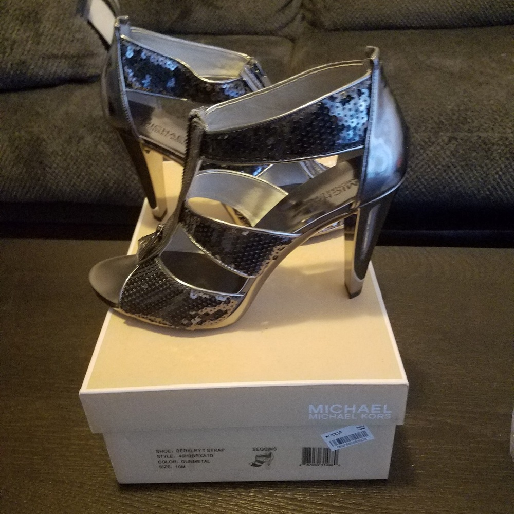 Shoes - Picture 4 of 6